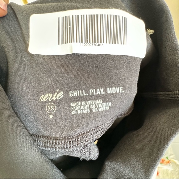 Bundle of 2 Aerie Leggings. 1- with pockets, 2 - no pockets - Picture 5 of 13